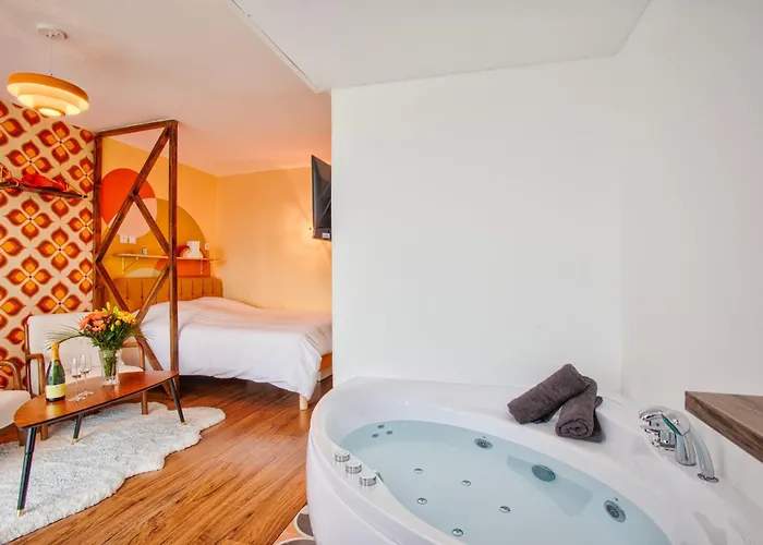Suite Annee 70 - Jacuzzi Et Balcon