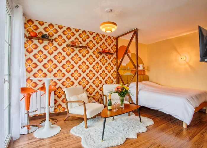 Suite Annee 70 - Jacuzzi Et Balcon