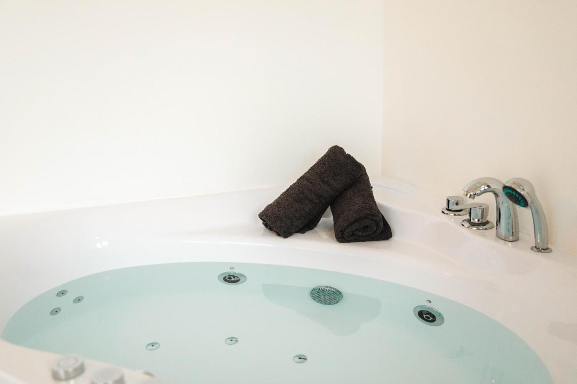 Annee 70 - Jacuzzi Et Balcon * Caen