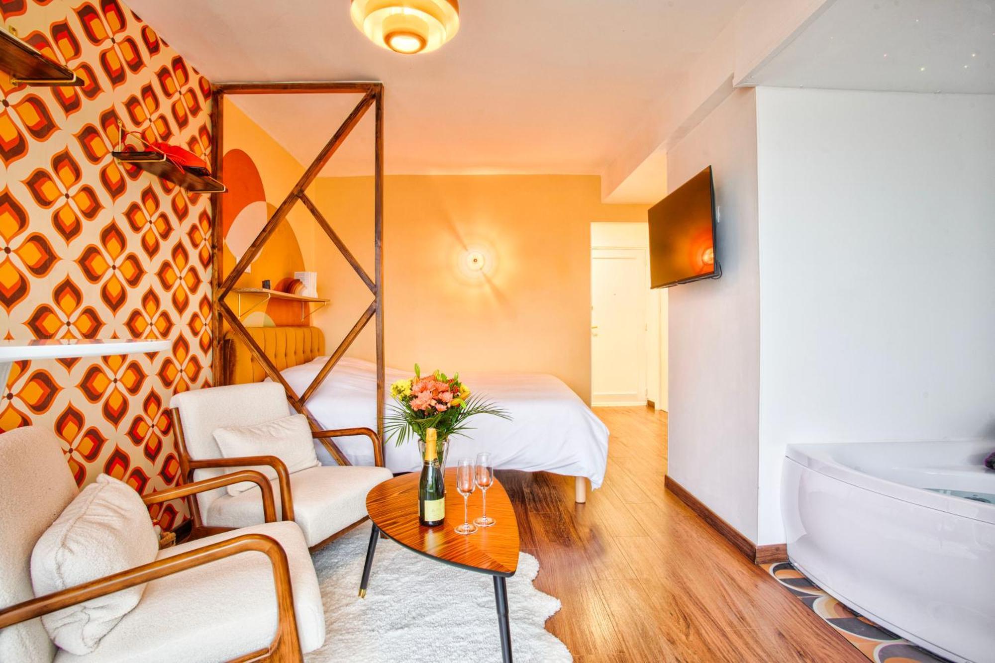 Annee 70 - Jacuzzi Et Balcon Apartment