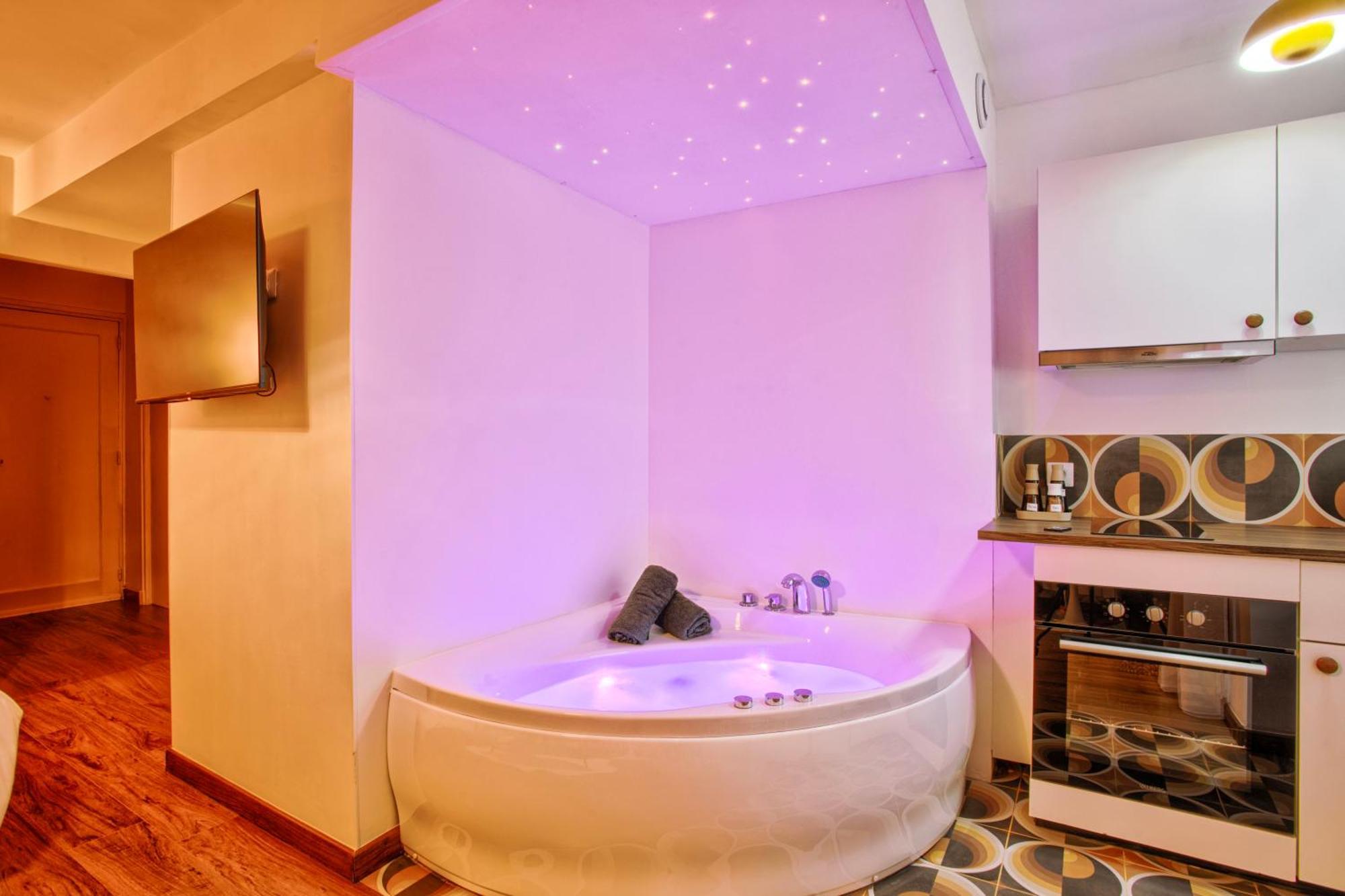 Apartment Annee 70 - Jacuzzi Et Balcon *